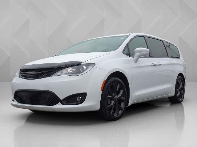 2019 Chrysler Pacifica Touring Plus's photo