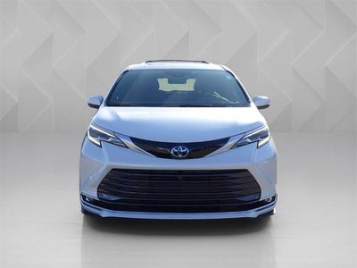 2025 Toyota Sienna Platinum