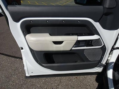 2023 Land Rover Defender SE