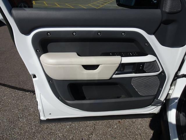 2023 Land Rover Defender SE