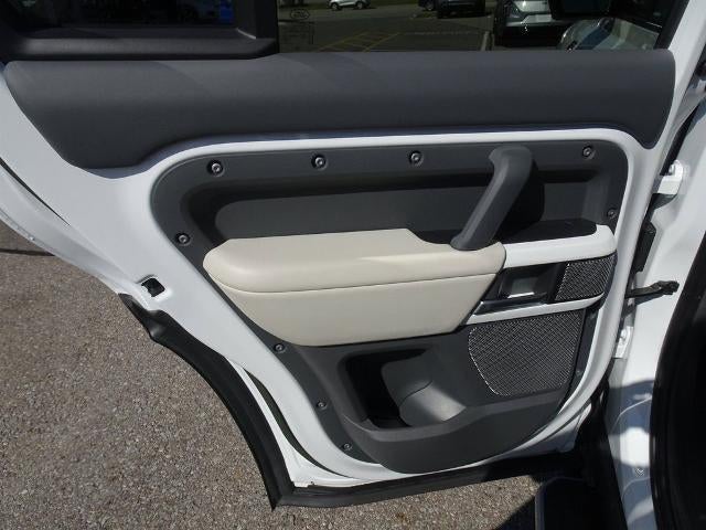 2023 Land Rover Defender SE