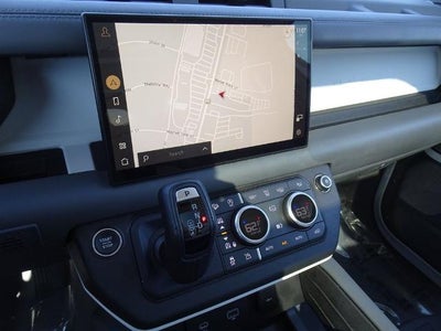 2023 Land Rover Defender SE