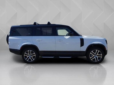 2023 Land Rover Defender SE