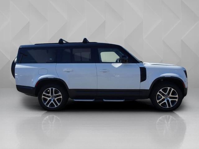 2023 Land Rover Defender SE