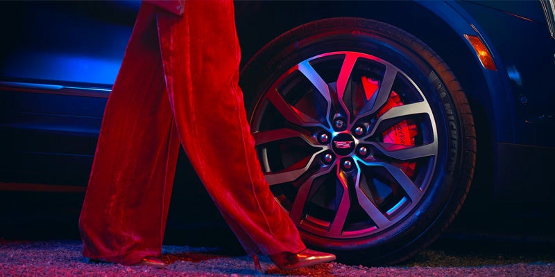 Close-up of 2025 Cadillac XT5 alloy wheels and exterior design